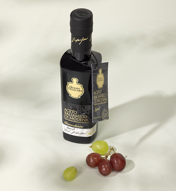 “5 Grappoli invecchiato" Balsamic Vinegar of Modena PGI retains its status as an Italian product of excellence 1